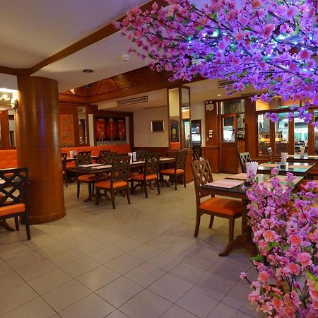 Rattana Beach Hotel By Shanaya Karon Esterno foto
