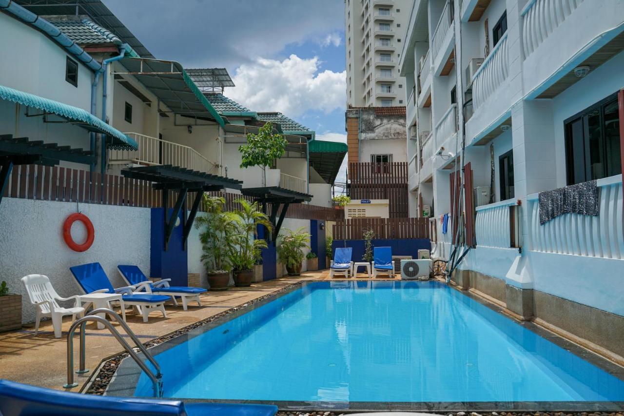 Rattana Beach Hotel By Shanaya Karon Esterno foto
