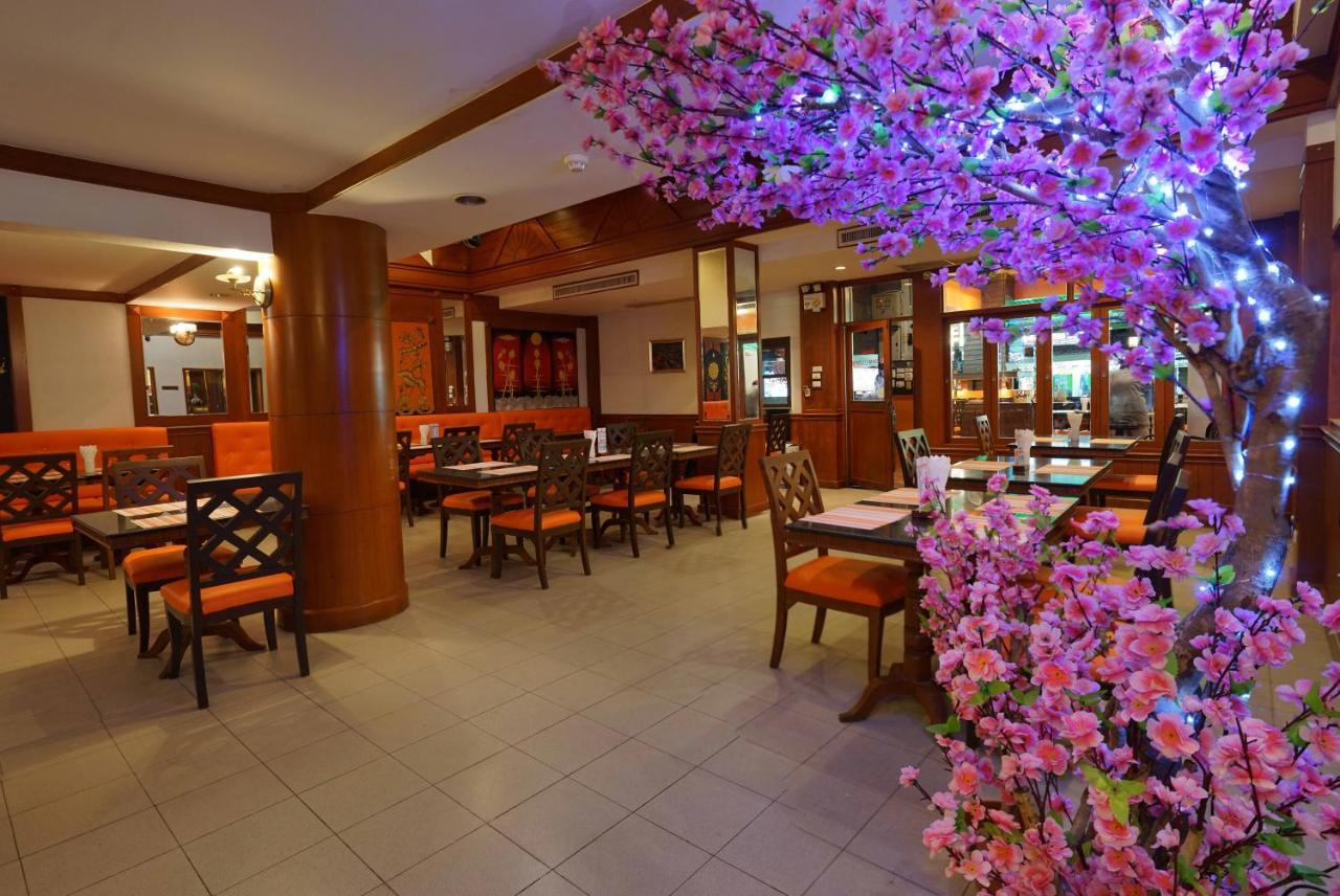 Rattana Beach Hotel By Shanaya Karon Esterno foto
